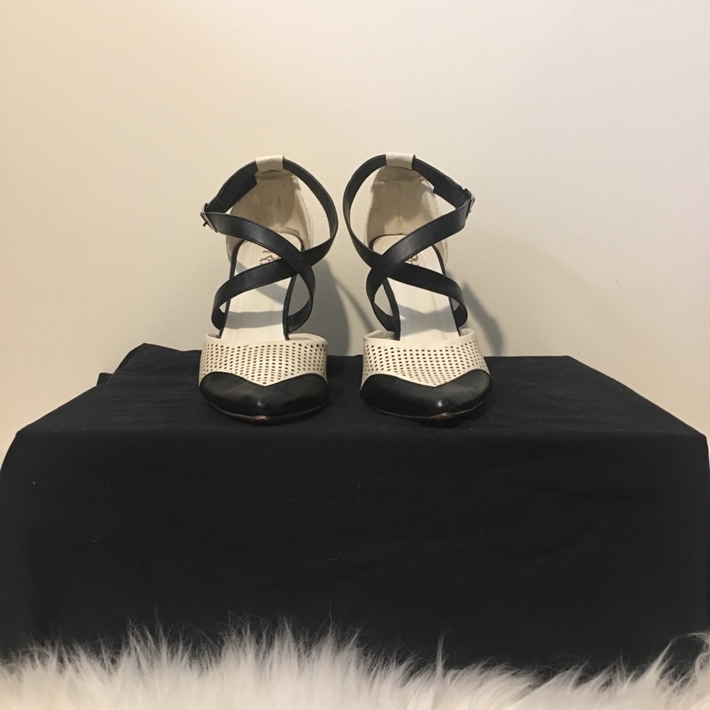 High heels - Picture 2 of 3